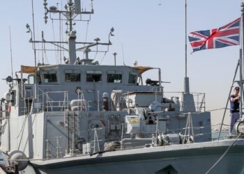 VIDEO TRÁGICO: Dos barcos cazadores de minas británicos colisionan en Baréin