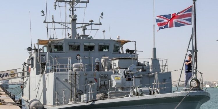 VIDEO TRÁGICO: Dos barcos cazadores de minas británicos colisionan en Baréin