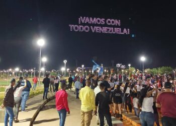 ¡POR PRIMERA VEZ! Espectáculo de drones en Maracaibo desde el parque Ana María Campos (+Fotos)
