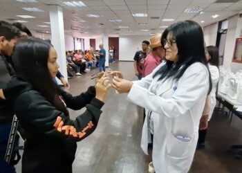Zulia: 1X10 del Buen Gobierno entregó 210 lentes correctivos solicitados a través de la VenApp