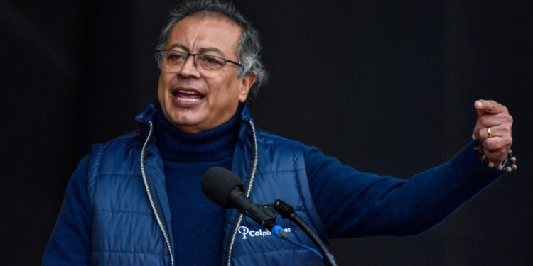 Petro: «De Maduro depende una solución política para Venezuela»