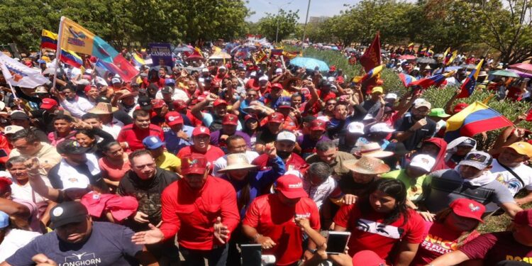 Con una marcha sector oficialista ratifica triunfo del presidente reelecto Nicolás Maduro en el Zulia