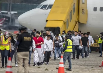 EEUU deportó a 92.000 migrantes tras orden que endureció el asilo