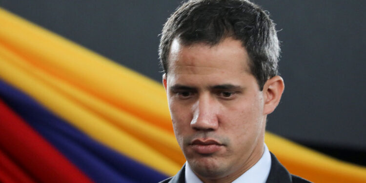 “Eres un traidor, ¿dónde está el dinero que le robaste a los venezolanos?”: Le gritaron a Guaidó en Portland, EEUU
