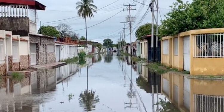 Reportan inundaciones en Maracay tras fuertes precipitaciones este #25Ago