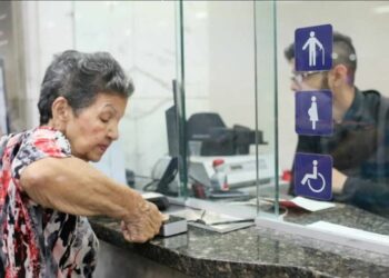AHORA: Bancos comienzan a cancelar la pensión IVSS (+LISTA)