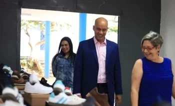Arranca la dotación de uniformes y calzados a docentes: ¿Cómo acceder?