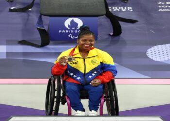 Clara Fuentes logra medalla de oro al levantar la plusmarca paralímpica