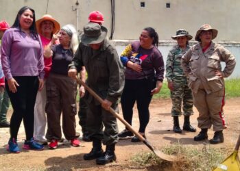 Bricomiles se activan con el Plan de Limpieza y Desmalezamiento de las escuelas zulianas (+FOTOS)