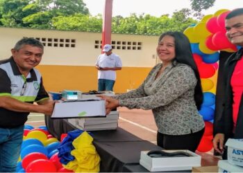 Se realizó jornada de dotación de calzados en el marco del Plan de Atención a Mi Maestra y Maestro (+Zulia)
