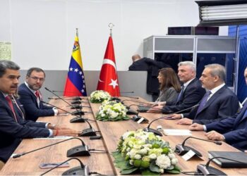 El presidente Nicolás Maduro sostuvo un encuentro con su par de Türkiye Recep Tayyip Erdoğan