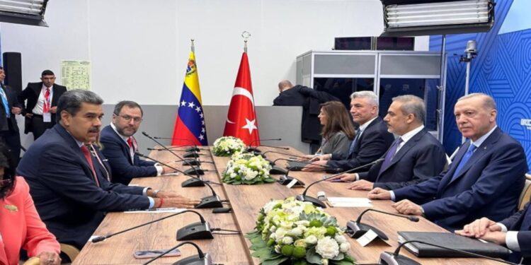 El presidente Nicolás Maduro sostuvo un encuentro con su par de Türkiye Recep Tayyip Erdoğan