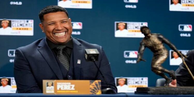 ¡Honor individual! Salvador Pérez ganador del Premio Roberto Clemente 2024