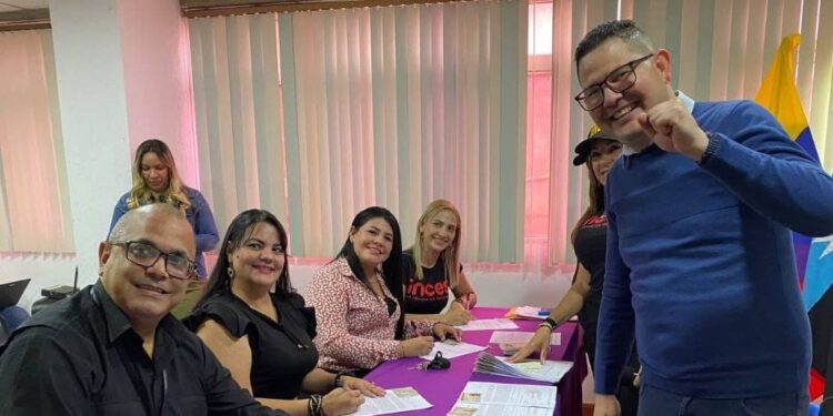 Trabajadores del Inces Zulia reciben titularidad y ascenso de cargo (+FOTOS)