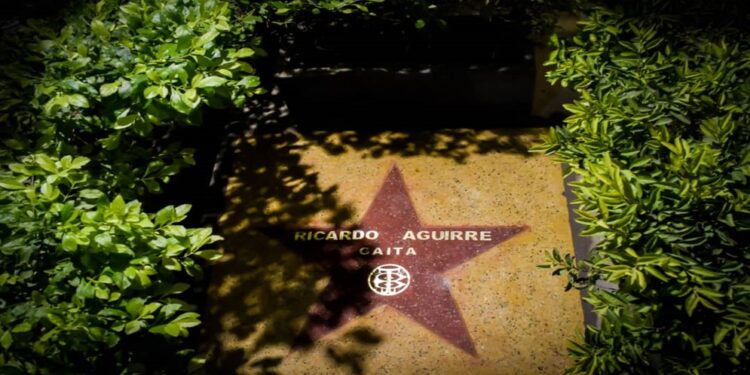 ¡Un emotivo homenaje! Teatro Baralt devela la estrella de Ricardo Aguirre