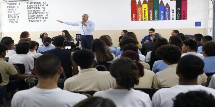 Estos son los dos objetivos del liderazgo estudiantil según Héctor Rodríguez