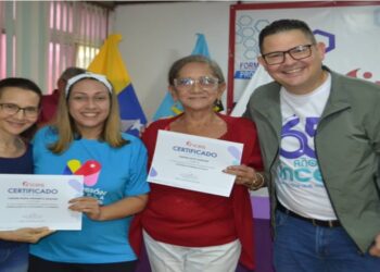 Mujeres zulianas reciben certificados Inces en el marco del 1er aniversario de la GMVM