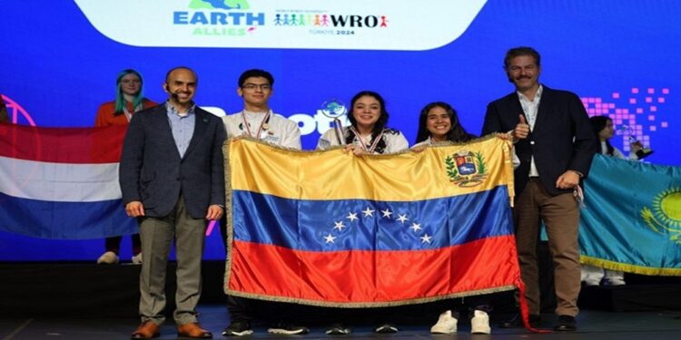 Delegación venezolana gana primer lugar en la Olimpiada Mundial de Robótica