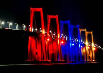 Rehabilitado al 100% puente sobre el Lago y encienden sus luces en honor a La Chinita