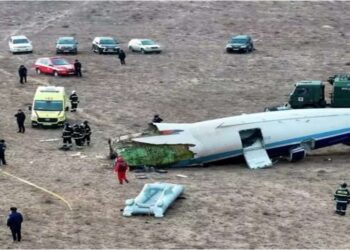 Pasajero grabó minutos previos al accidente aéreo en Kazajistán (+Video)