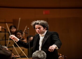 Gustavo Dudamel dirigirá concierto en la reapertura de la Catedral de Notre-Dame