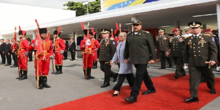 Presidente Nicolás Maduro otorga ascensos a funcionarios de la Guardia de Honor y de la DGCIM