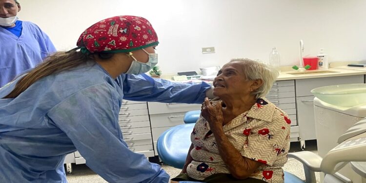 Misión Sonrisa entrega 80 prótesis dentales en el Zulia
