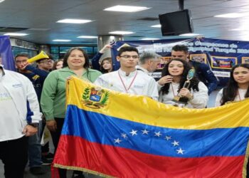 Delegación ganadora en las Olimpiadas Mundiales de Robótica llega al estado Zulia