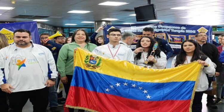 Delegación ganadora en las Olimpiadas Mundiales de Robótica llega al estado Zulia