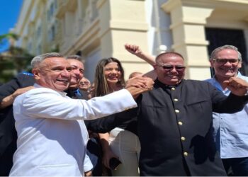 Wolfang y el «Papi» están en el Paseo de las Estrellas del Teatro Baralt