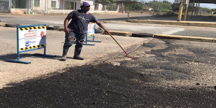 Alcaldía de Santa Rita aplicó plan de bacheo en la avenida Pedro Lucas Urribarrí