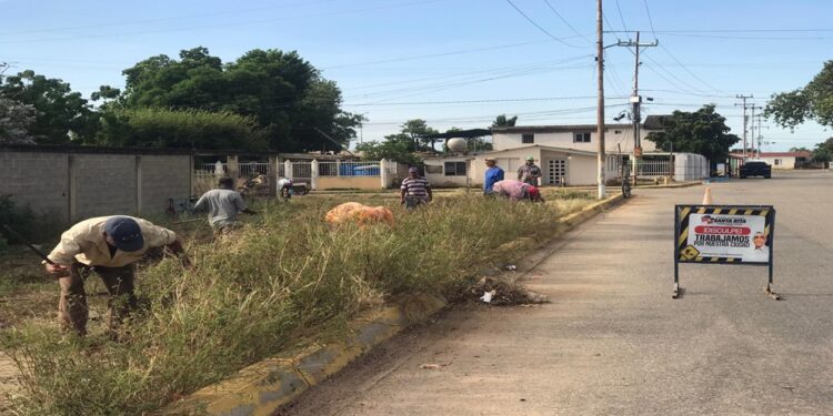 Labores de limpieza se ejecutan en el Corredor Vial Dr. Dilmo Hinestroza del municipio Santa Rita