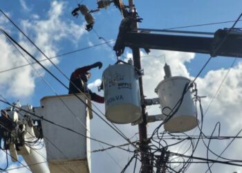 Corpoelec atiende a 79 comunidades zulianas con instalación de transformadores