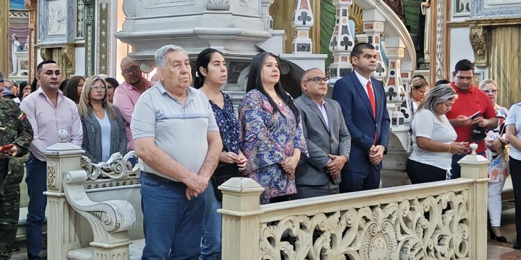 Zulia: Realizan misa para honrar al maestro en su día