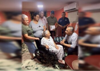 Alcalde de Santa Rita Alenis Guerrero entrega equipo ortopédico en El Guanábano