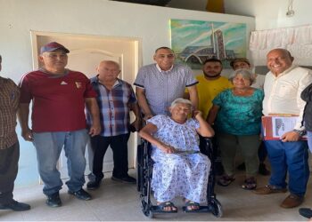 Alcalde Alenis Guerrero entrega cinco equipos ortopédicos como parte del Programa de Salud Dr. Manuel Morales