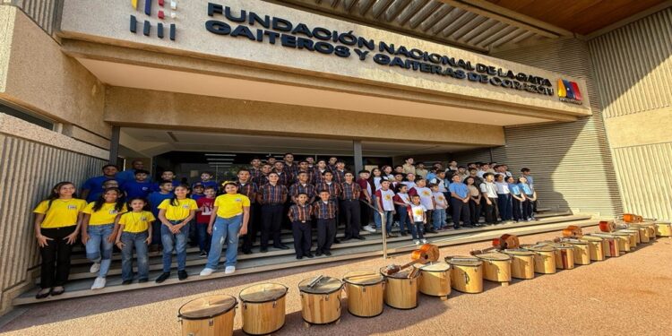 Fundación Nacional de la Gaita sigue fortaleciendo el talento infantil y juvenil con la entrega de instrumentos