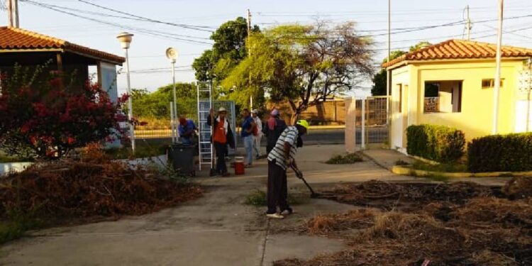 Alcaldía del municipio Santa Rita recupera Parque Infantil del sector El Caño