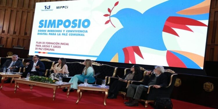 Simposio «Derecho y convivencia digital para la paz comunal» da herramientas en la formación de los jueces de paz