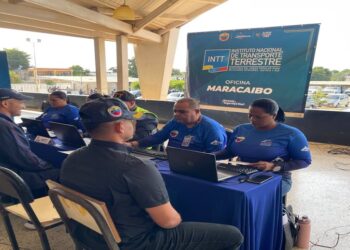 Estudiantes de la UNES se beneficiaron con jornada integral de trámites vehiculares del INTT en Maracaibo