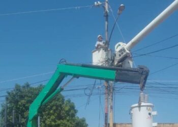 ¡BUENAS NOTICIAS! Corpoelec instala transformador de 50kVA en el sector La Revancha de Maracaibo