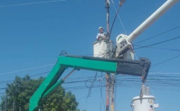 ¡BUENAS NOTICIAS! Corpoelec instala transformador de 50kVA en el sector La Revancha de Maracaibo