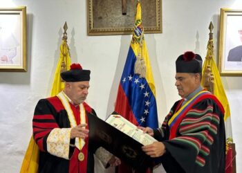 Contralor de Maracaibo Antonio Bermúdez recibe por parte de la UCSAR el título de Doctor en Derecho Procesal Constitucional