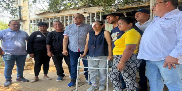Alcalde Alenis Guerrero continúa entregando equipos ortopédicos en sectores del municipio