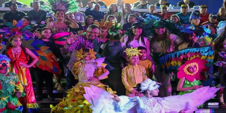 Más de 8 mil participantes llenaron de color y alegría el Gran Desfile Carnavales Viva Venezuela en Maracaibo