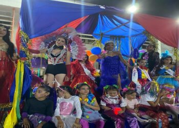 Alcalde Alenis Guerrero y Primera Dama brinda a las comunidades de Santa Rita multitudinario y colorido desfile de Carnaval 2025
