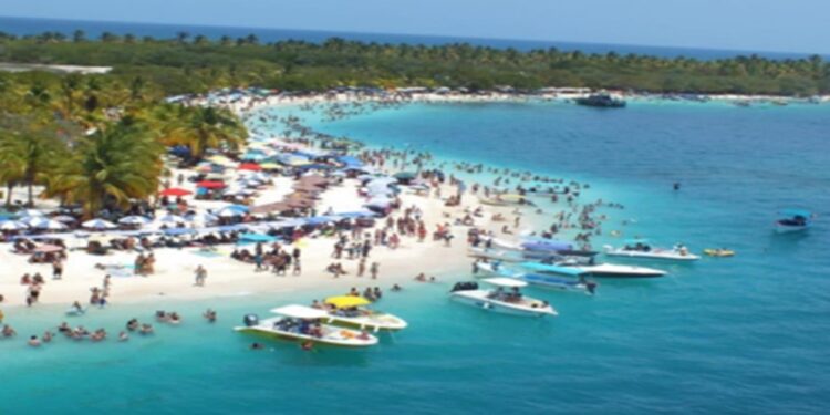 ¡Carnavales Felices y Seguros 2025! En Falcón temporadistas disfrutan de las playas || 121 activas y aptas