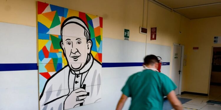 Papa Francisco será dado de alta hoy hará su reposo en el Vaticano