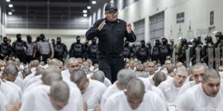 Jóvenes secuestrados en El Salvador no son delincuentes afirma Nicolás Maduro