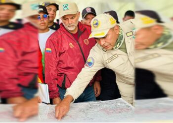 En Aragua 200 combatientes forestales limitan avance del fuego en el Parque Nacional Henri Pittier